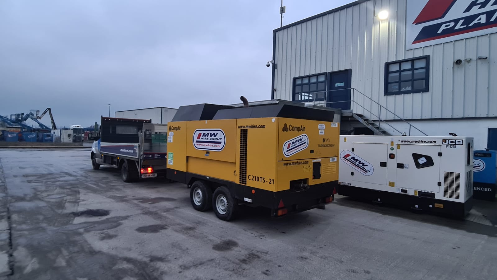 24 Bar 700 cfm compair heading out on hire